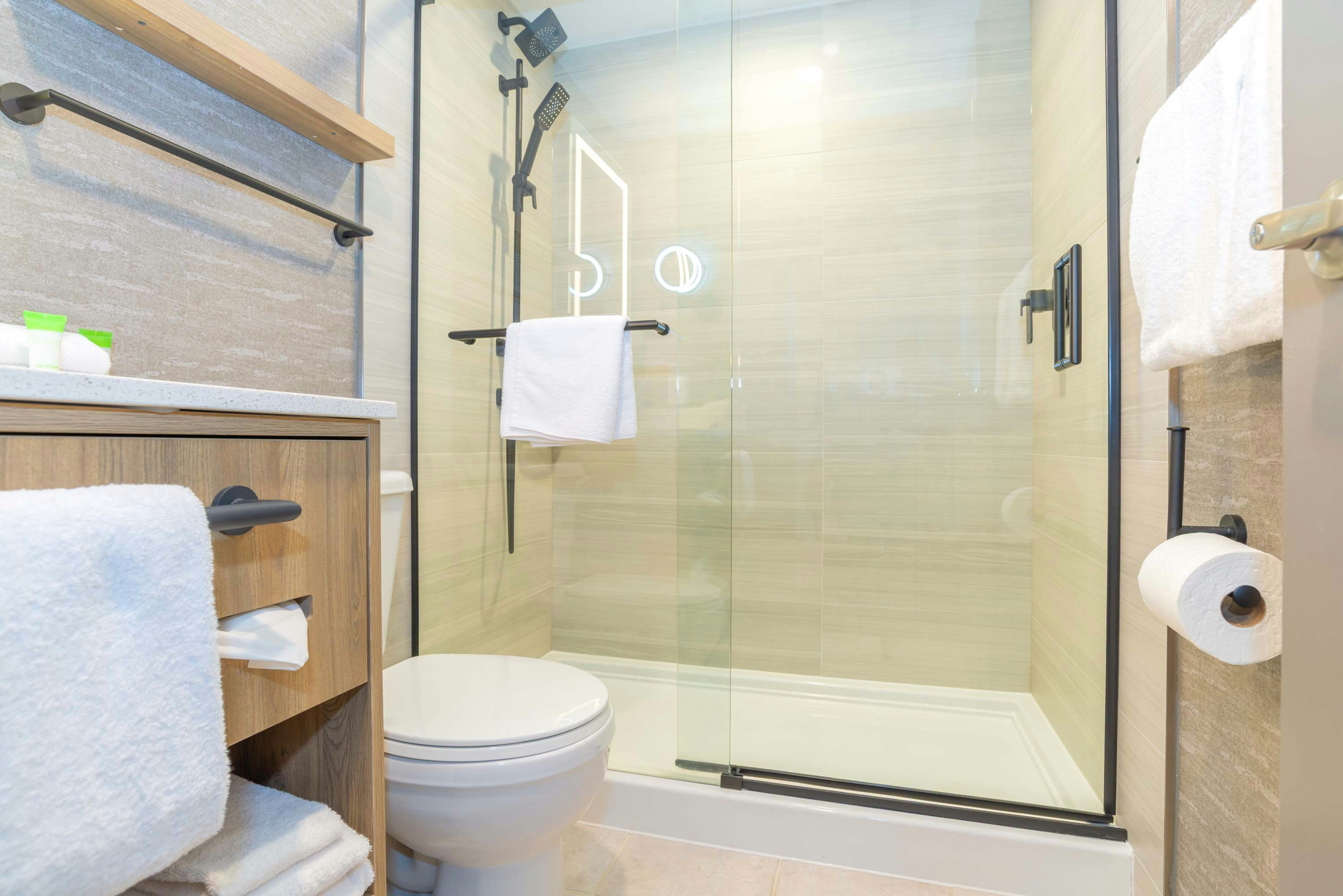 Penthouse Suite, King Bed, Sofa, Kitchen, Top Floor، Sandman Suites Surrey Guildford 4/6