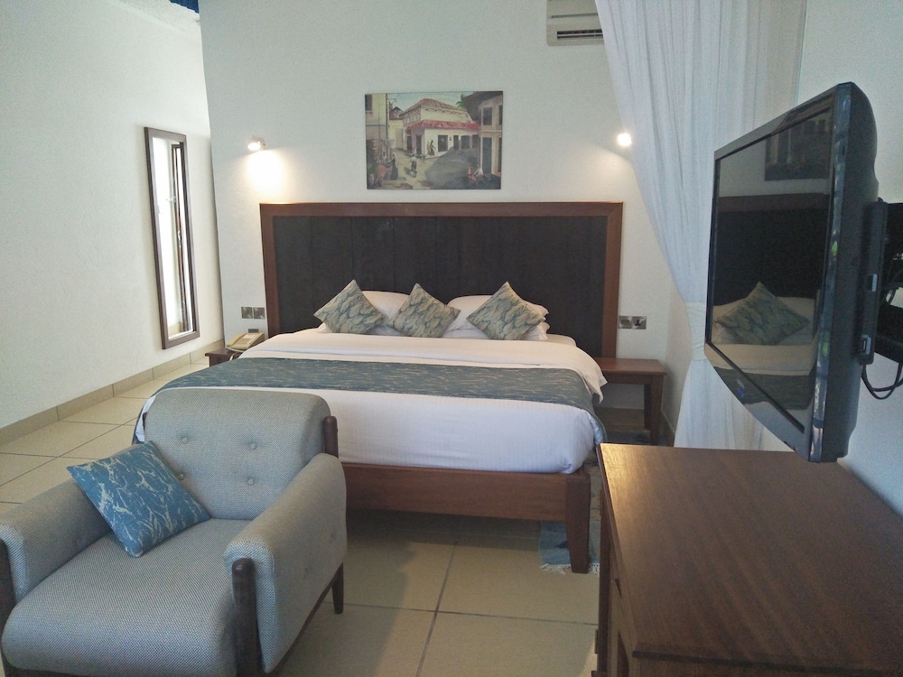 Travellers Beach Hotel and Club 12/50