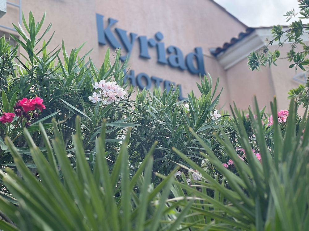 KYRIAD FREJUS CENTRE - SAINT RAPHAEL 71/74