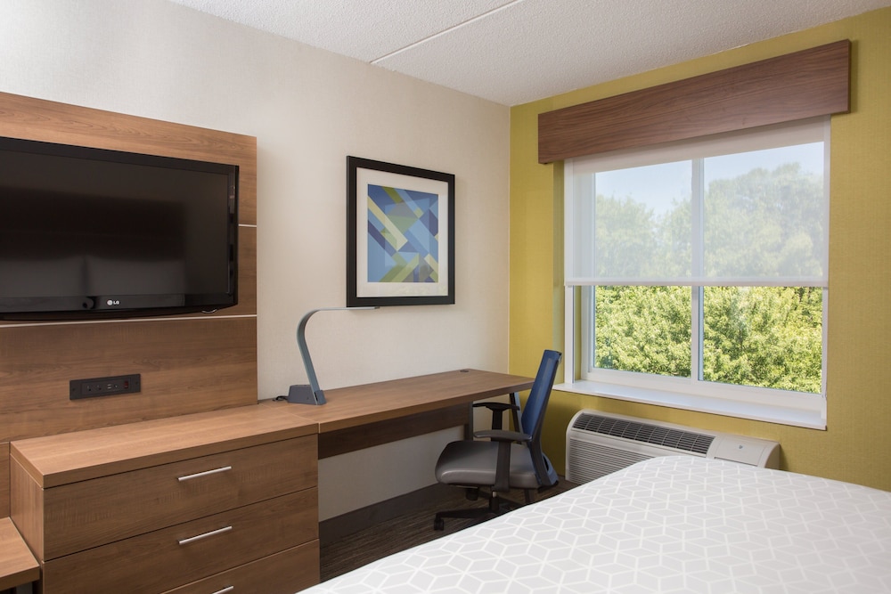 HOLIDAY INN EXPRESS CHELMSFORD 60/65