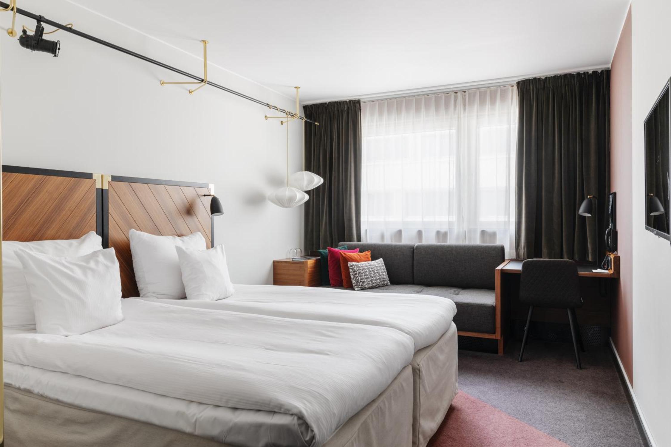 STANDARD, TWIN BEDS