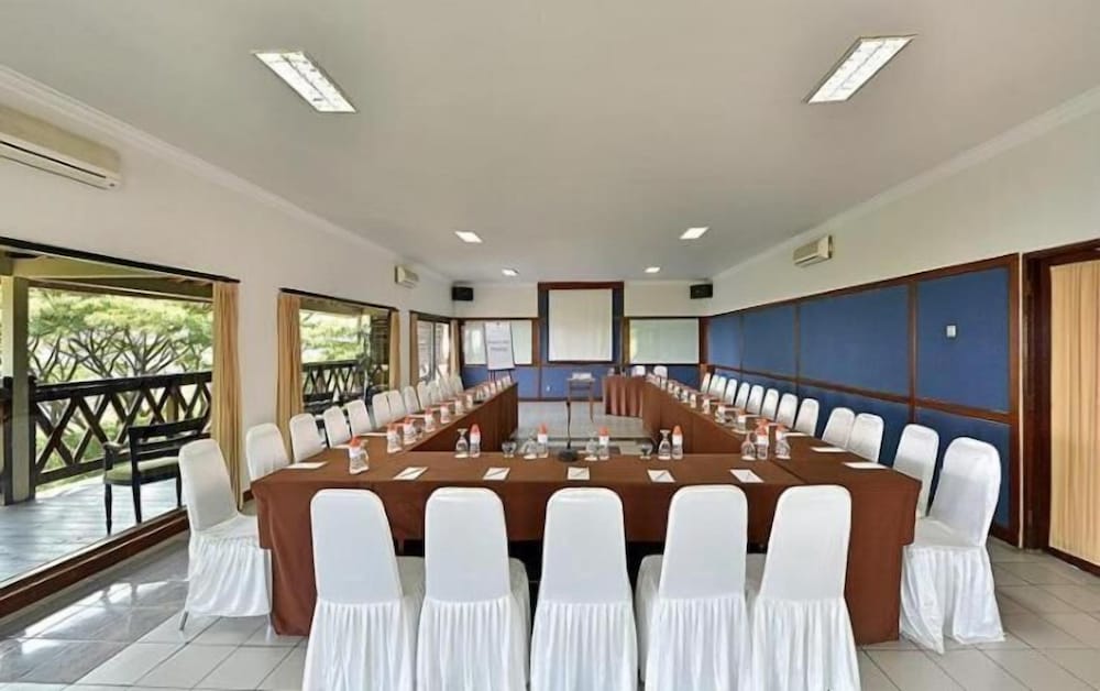 Grand Whiz Hotel Trawas Mojokerto 32/50