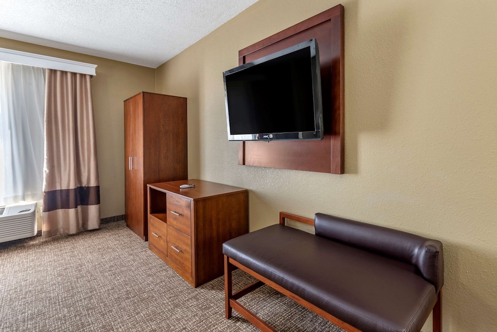Comfort Inn and Suites El Dorado, AR 21/30