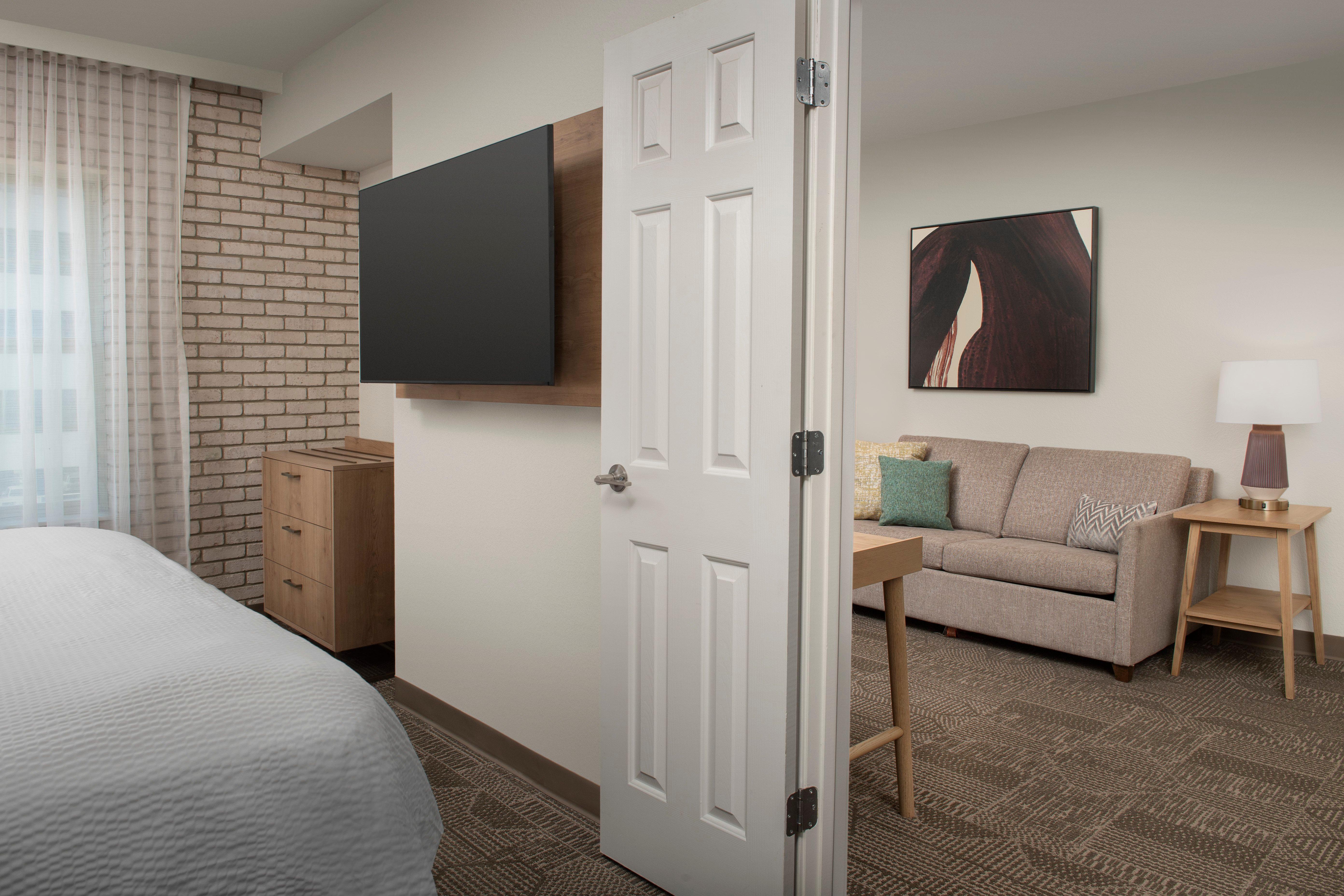 1 Bedroom, Suite, King Bed, Sofa