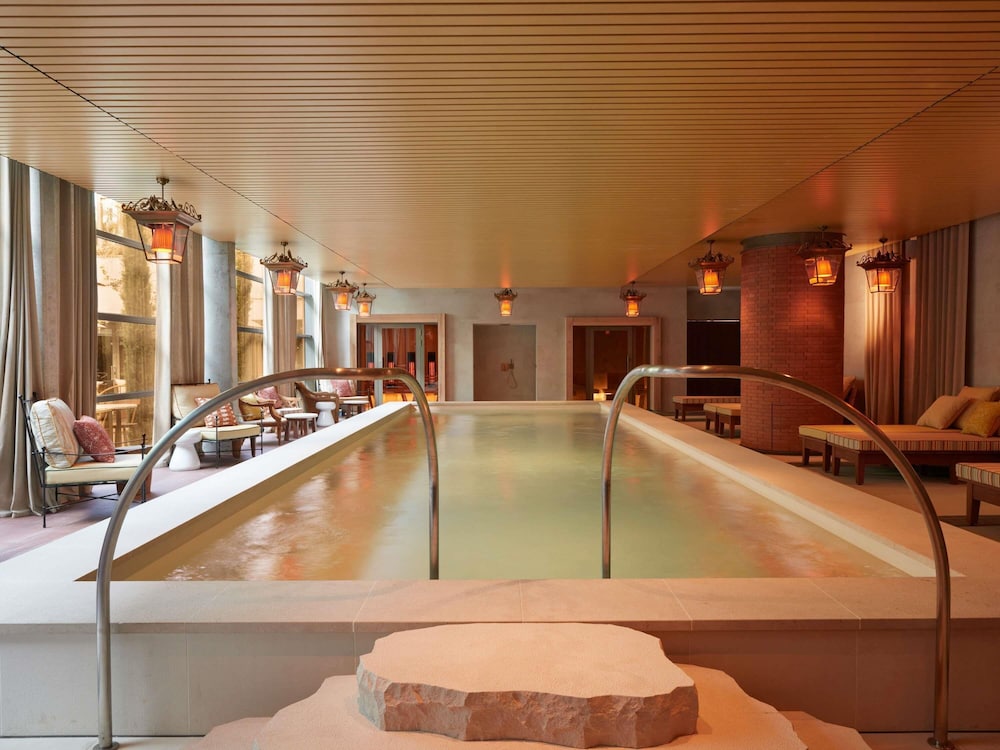 Mondrian Bordeaux Hotel des Carmes 28/56
