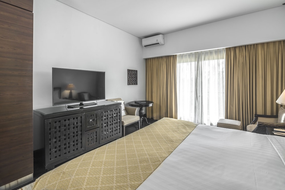 Lido Lake Resort by MNC Hotel 18/63