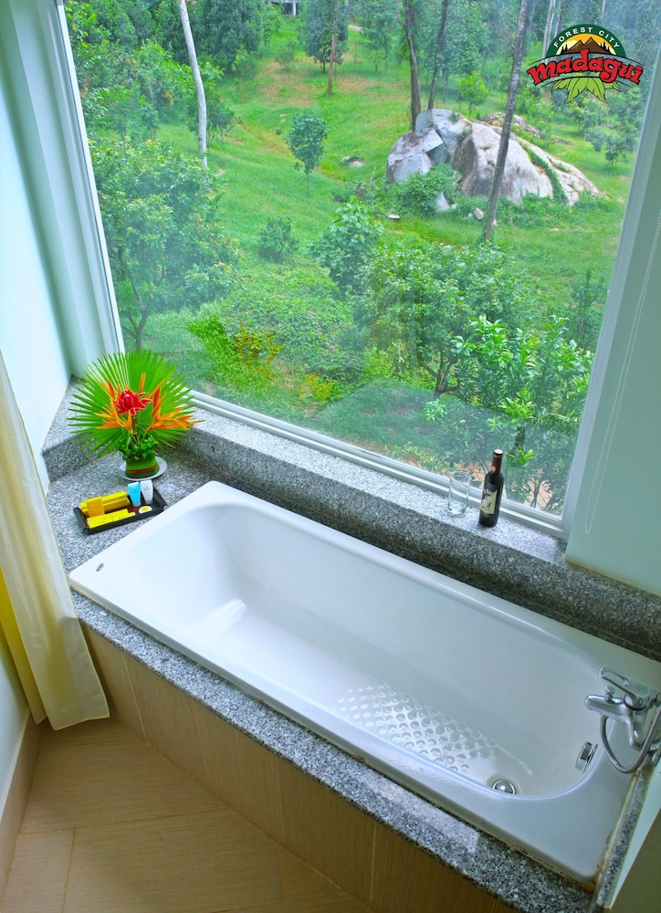 Madagui Forest Resort 50/50