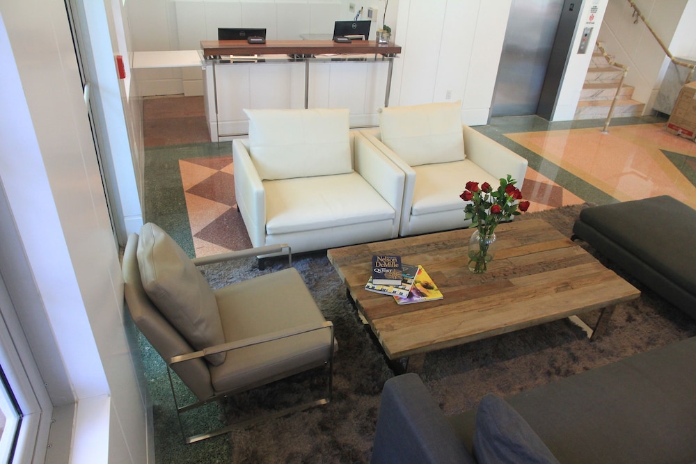 Leslie Hotel Ocean Drive 46/66