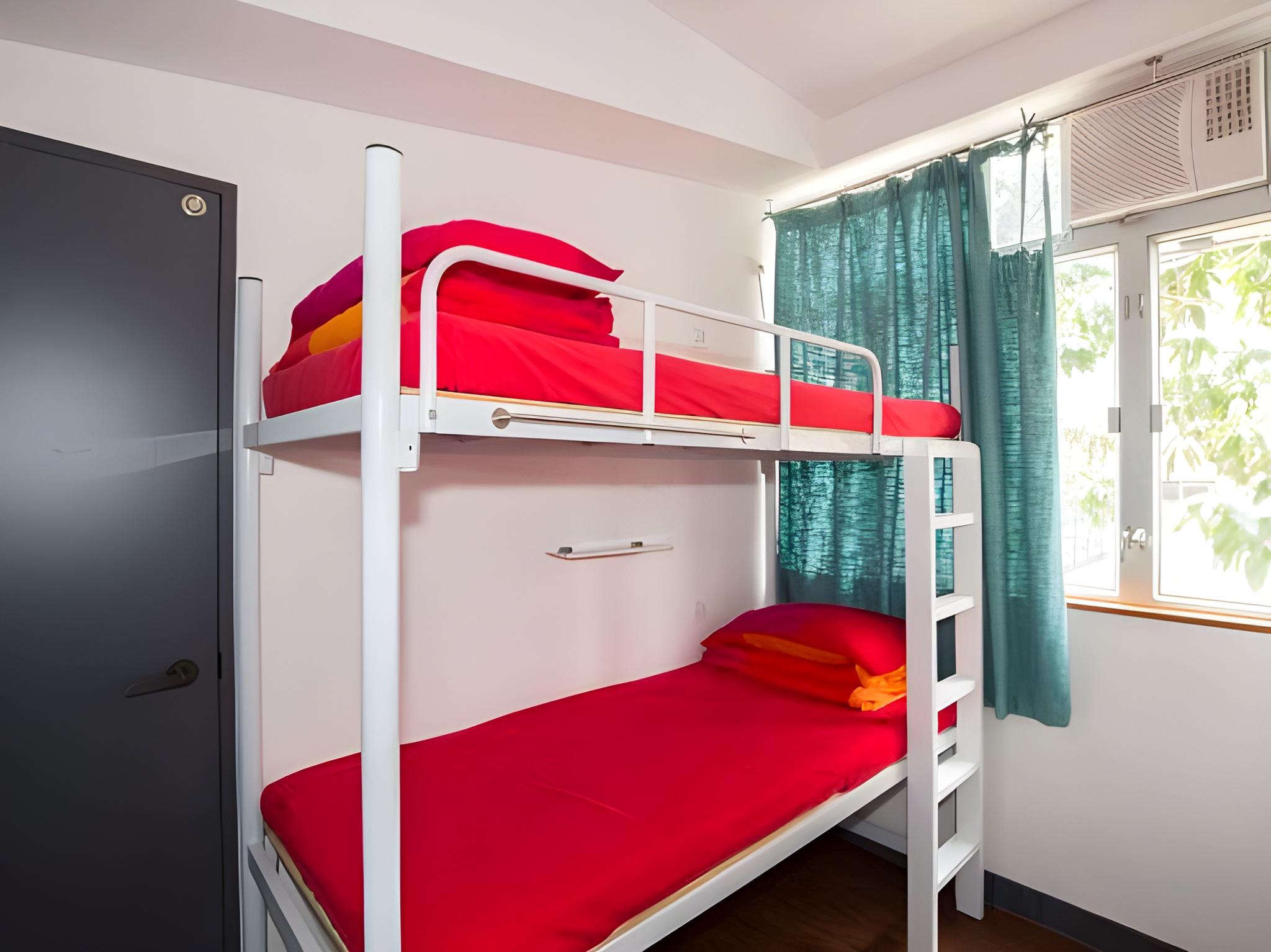 Private, 5 Beds