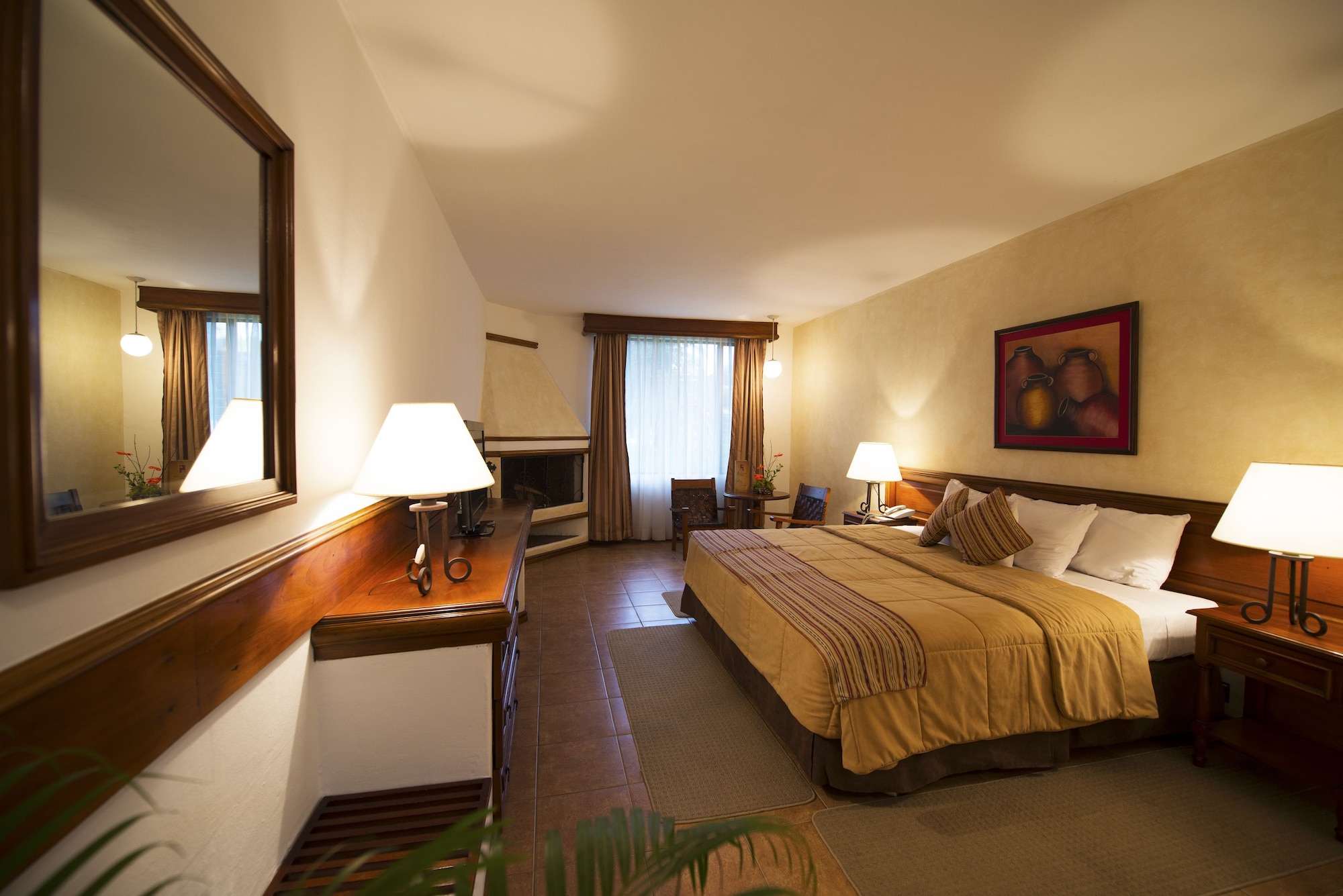 SUPERIOR, SUITE, KING BED