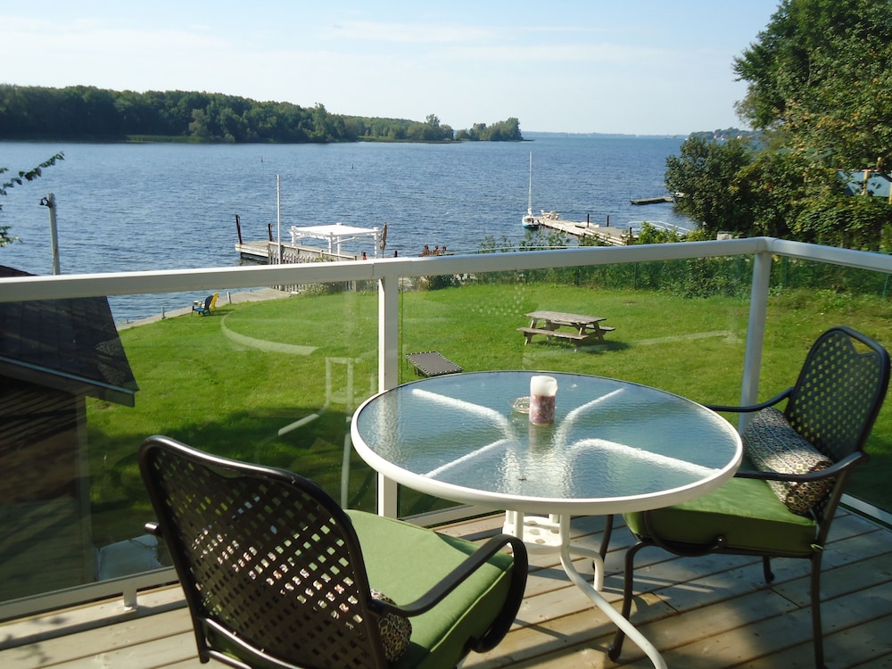 Bayside Inn & Waterfront Suites 32/40
