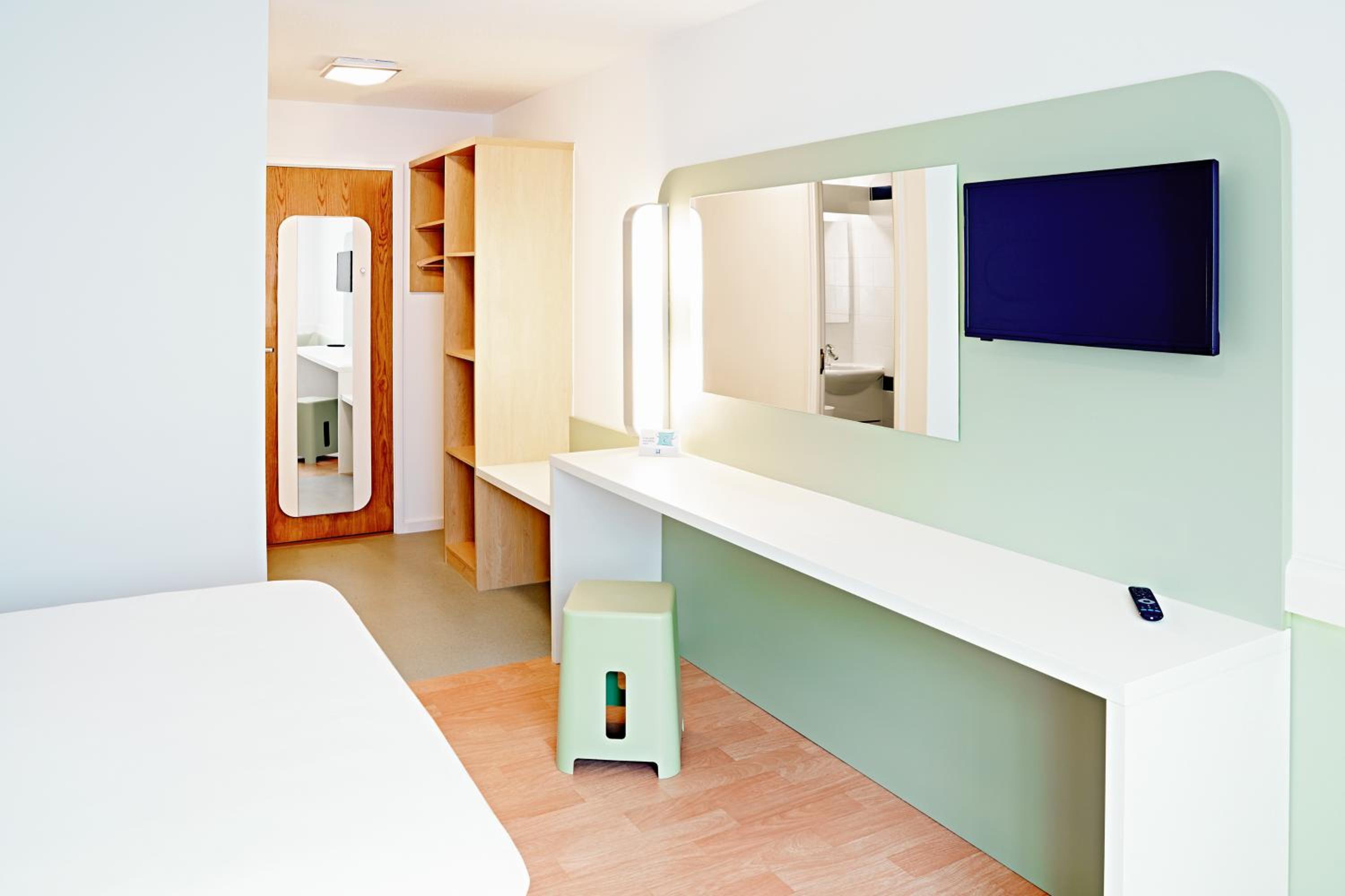 Ibis budget Warrington Lymm Services 18/33