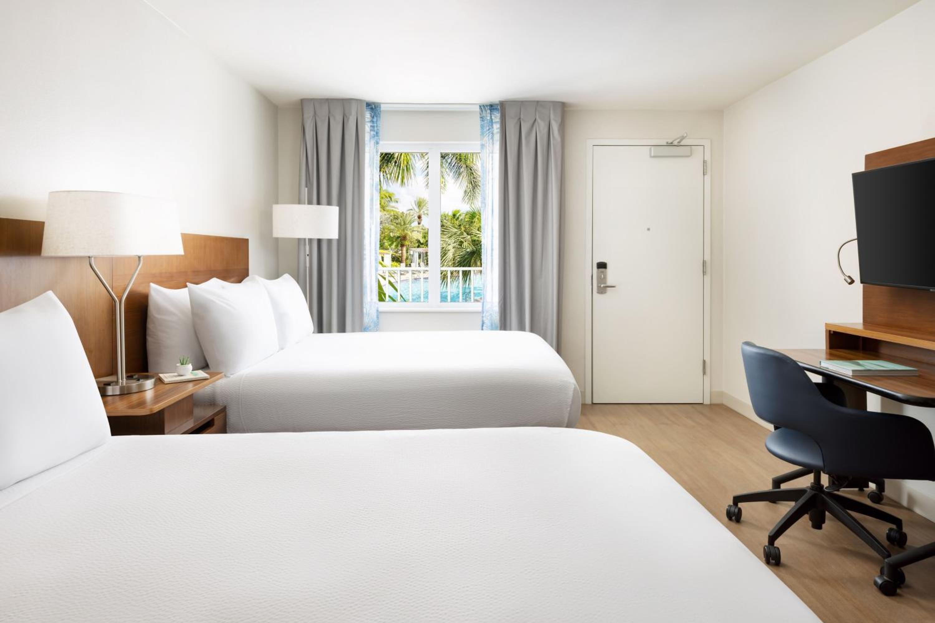 غرفة ديلوكس بسريرين كوين بإطلالة على المسبح، Fairfield Inn Suites Key West At the Keys Collection 3/8