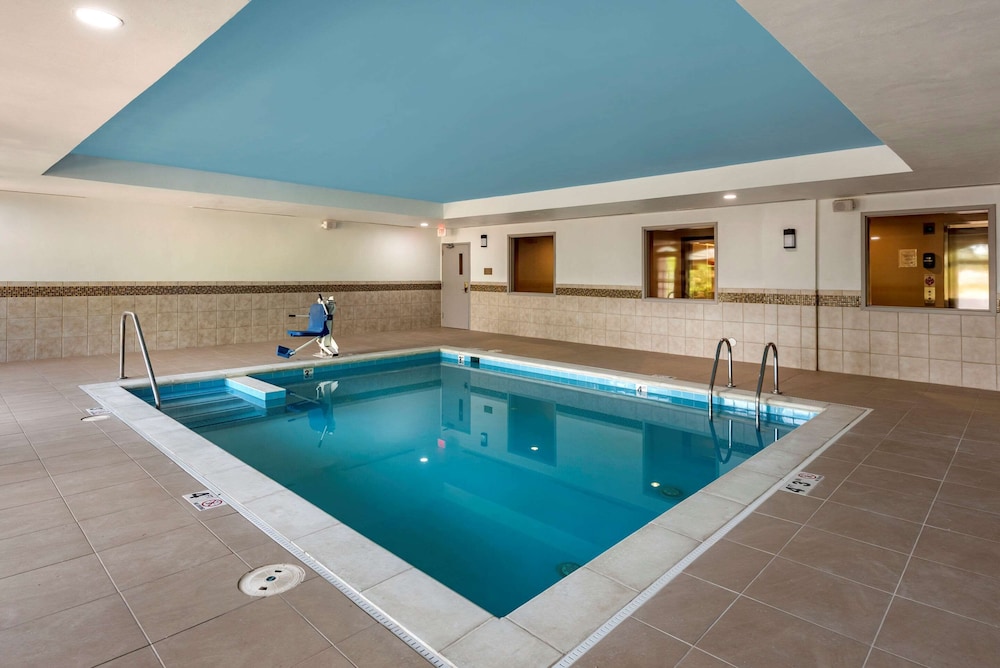 Comfort Inn & Suites Virginia Beach - Norfolk Airport 8/28