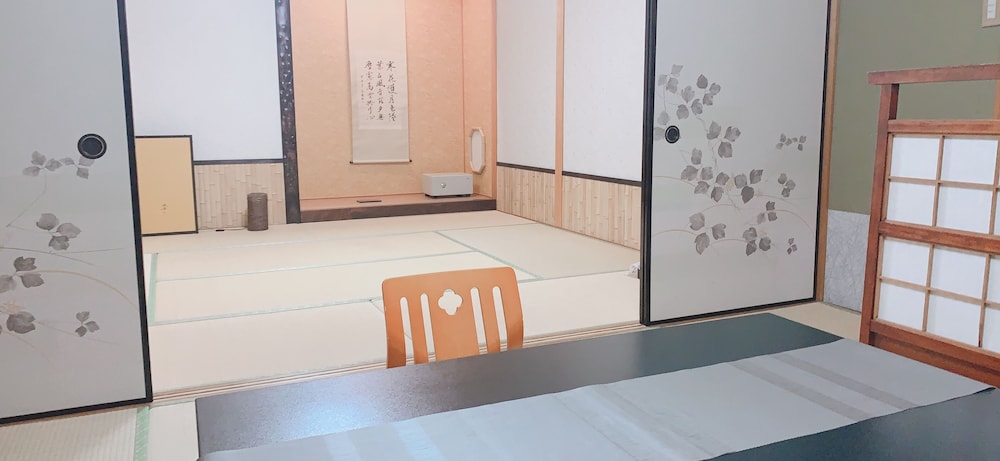 JAPANESE, DELUXE