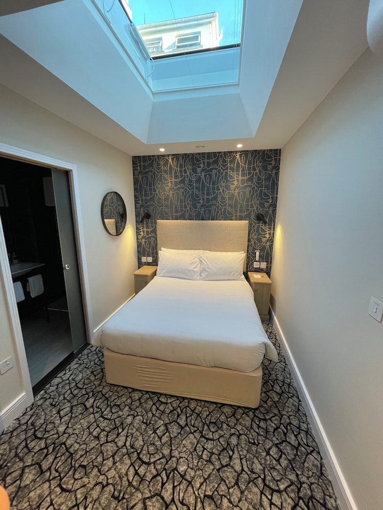 Room, Double Bed, Sky View
