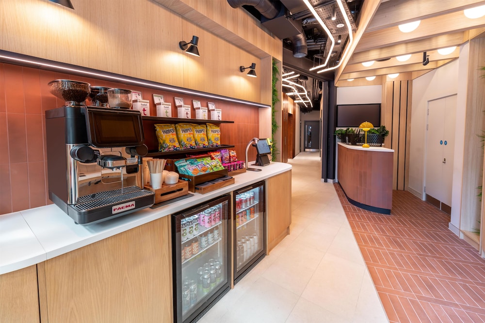 YOTELPAD London Stratford, Select by Hilton 7/50
