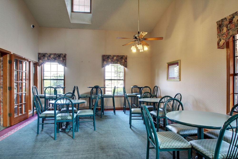 Key West Inn Pensacola 28/30