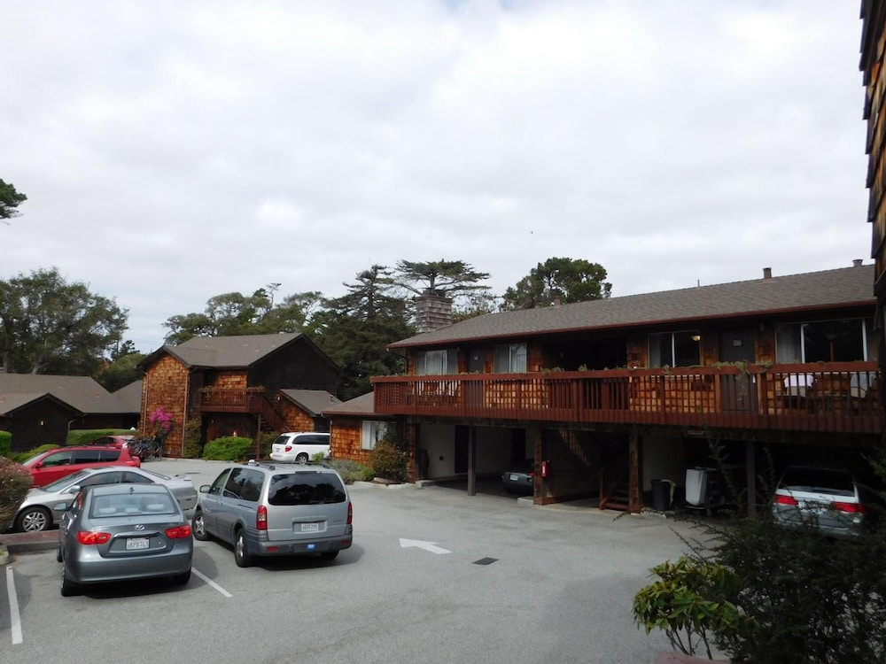 Pacific Gardens Inn 52/64