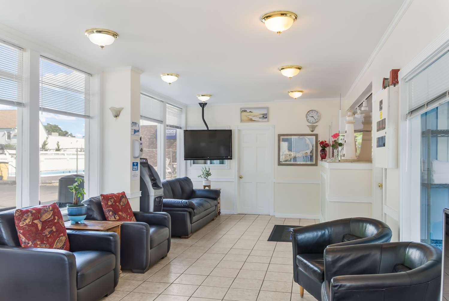 Americas Best Value Inn Suites Hyannis Cape Cod 33/42