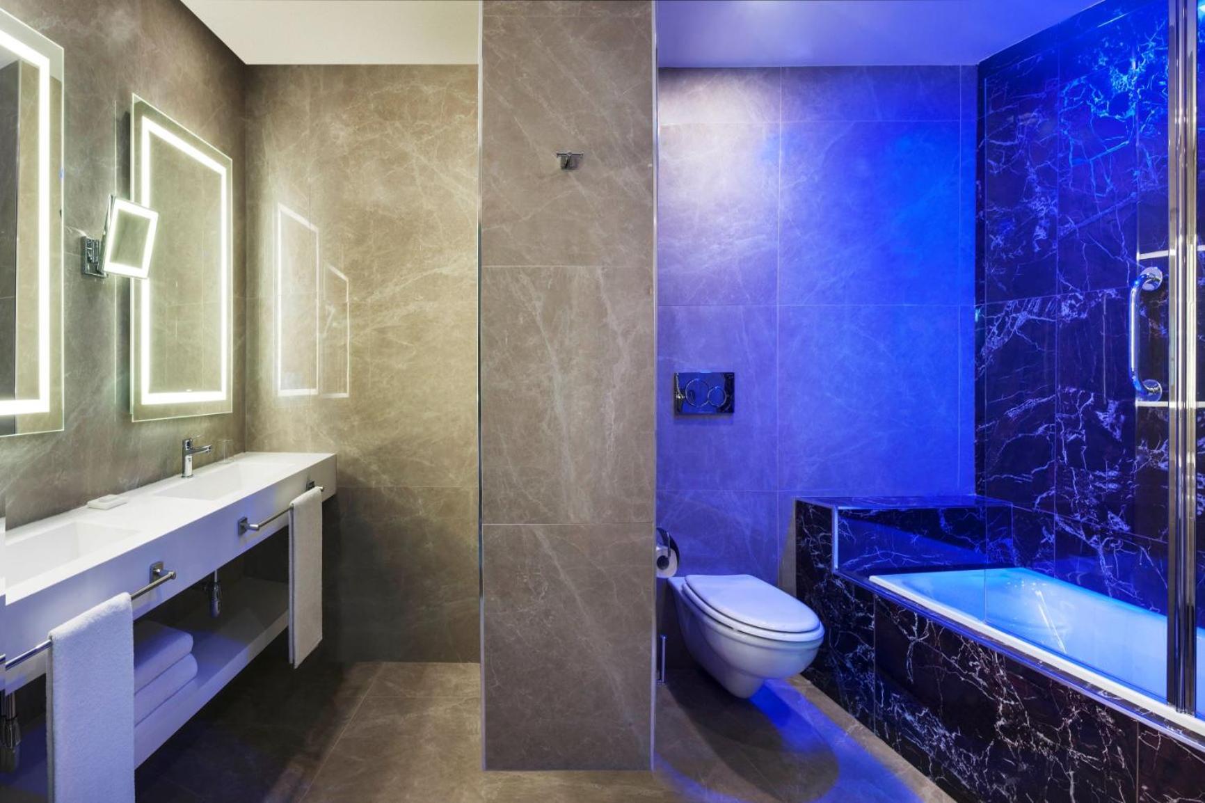 جناح جونيور، Radisson Blu Ghr Hotel Rome 2/6