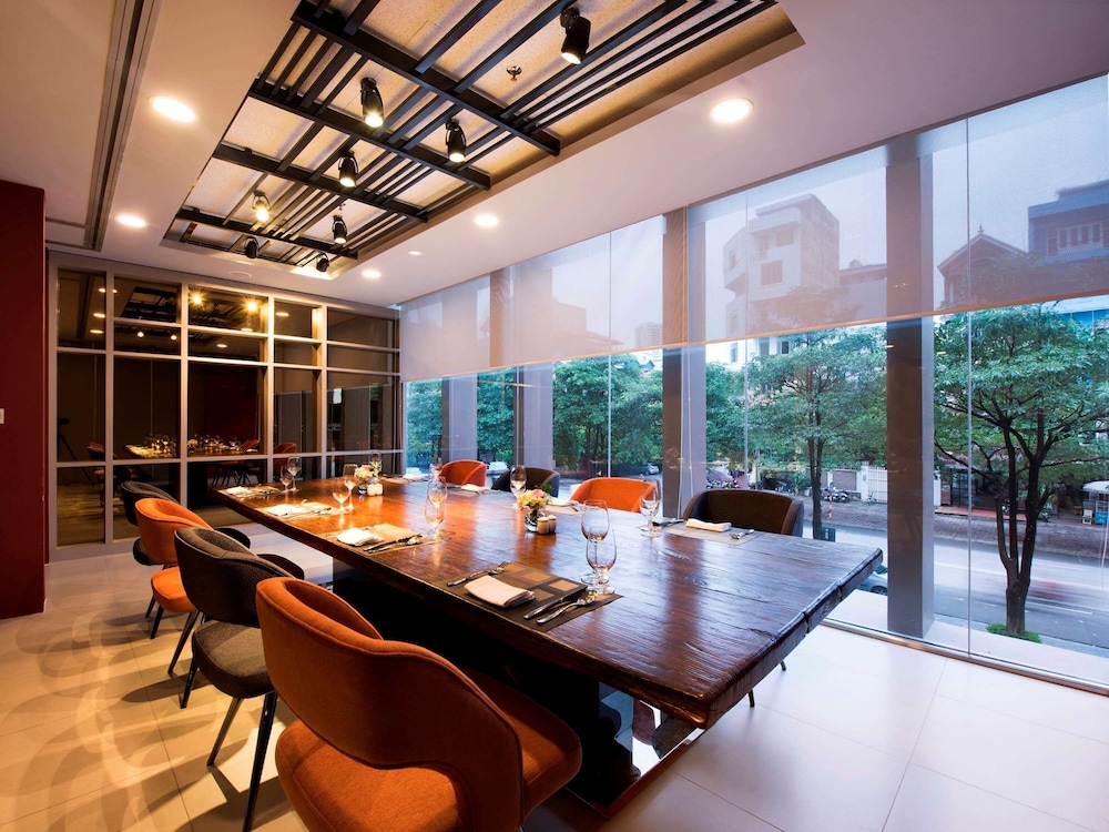 Novotel Suites Hanoi 58/70