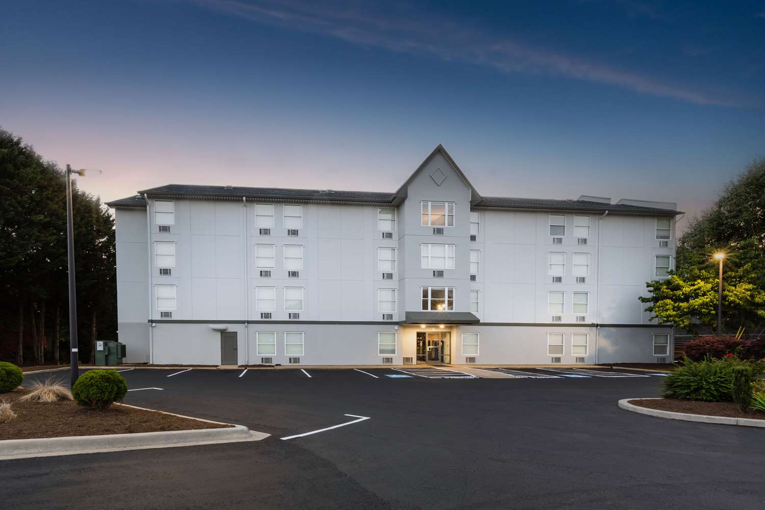 Rodeway Inn & Suites Near Outlet Mall - Asheville 6/30