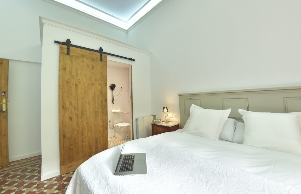 Hostal Girona 16/50