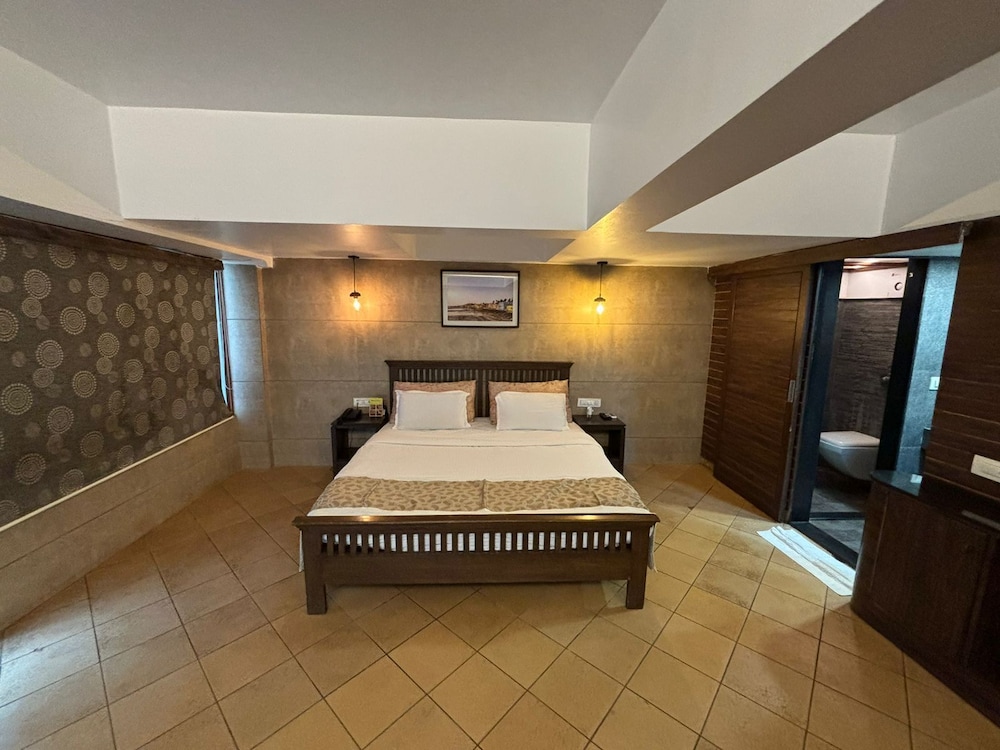 THE SILVERADOR RESORT CLUB 8/24