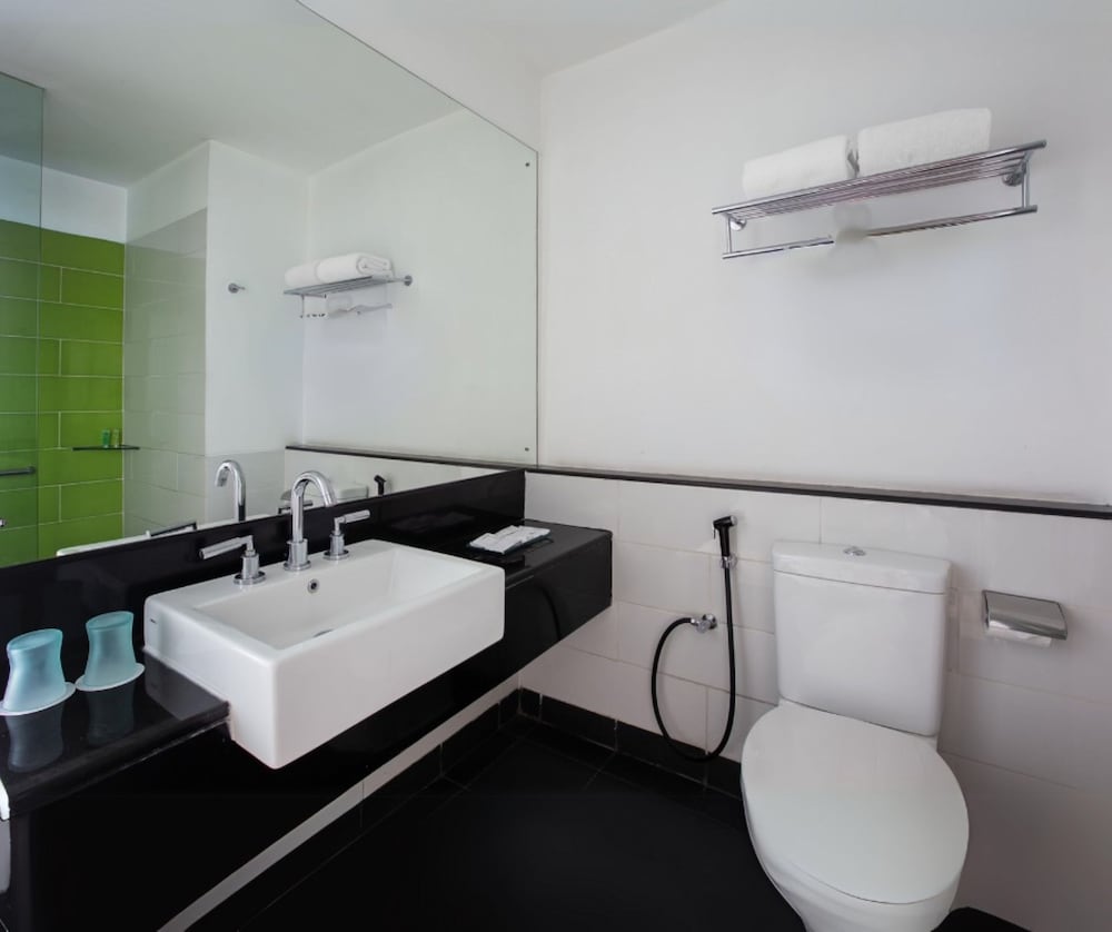 Hotel Santika Cikarang 47/49