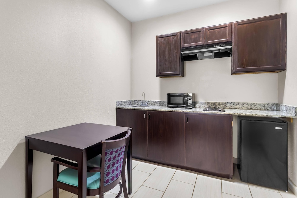 Econo Lodge Bryan TX 12/60
