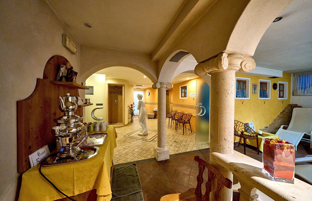 HOTEL CRISTINA 34/45