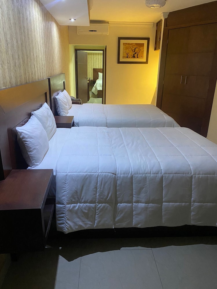 Hotel San Ignacio Inn 10/40