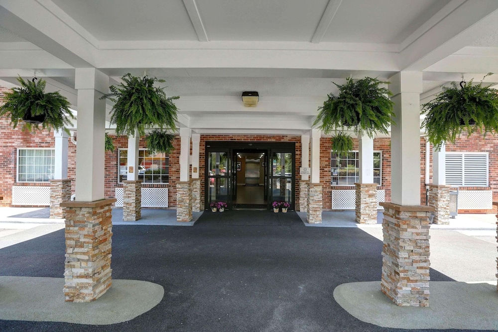 Country Inn & Suites by Radisson, Charlotte I-85 Airport, NC 5/47