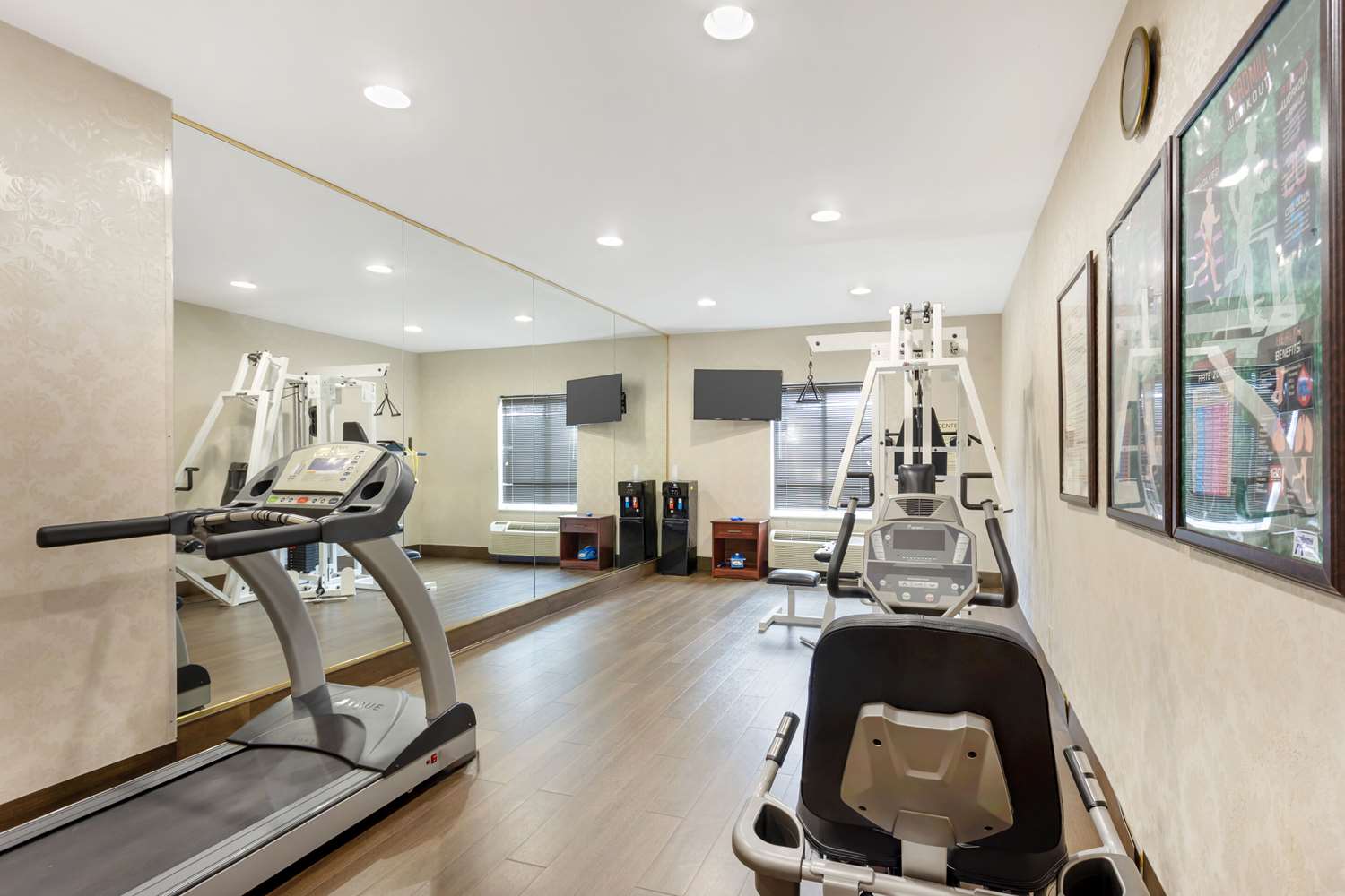 Comfort Inn & Suites Carneys Point - Pennsville 24/35
