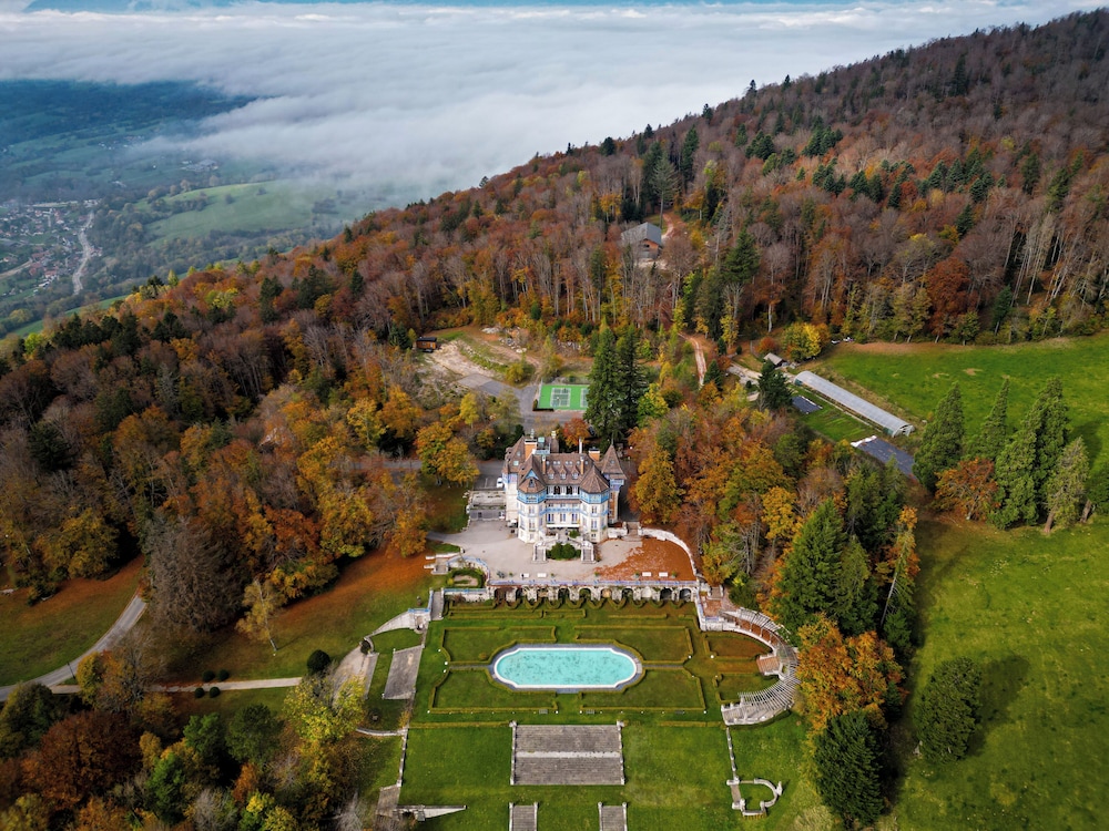 Relais Chateaux Chateau Des Avenieres 40/46