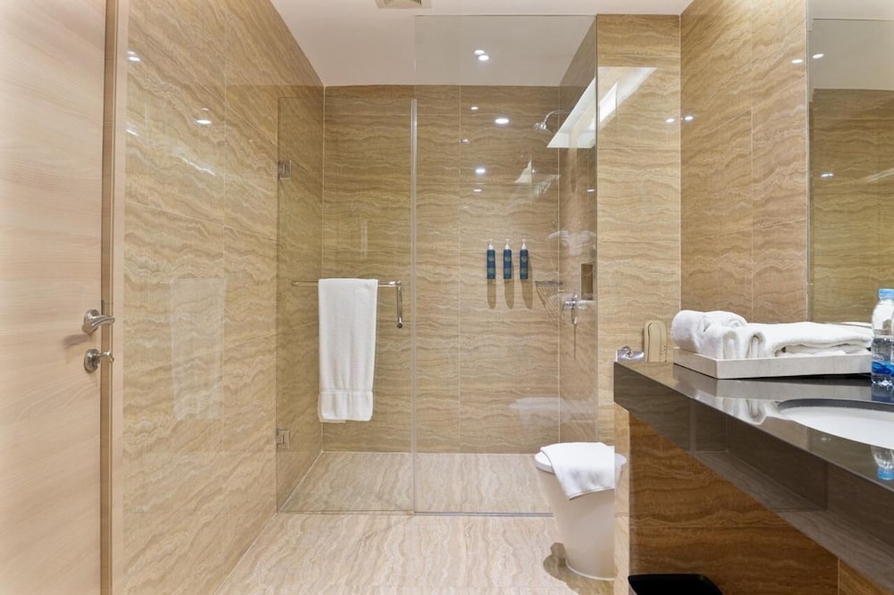 جناح جونيور بغرفة نوم واحدة للمدخنين، FOUR POINTS BY SHERATON MEDAN 4/7