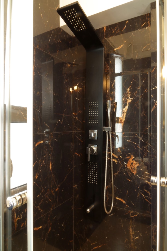 Athens Version Luxury Suites 70/70
