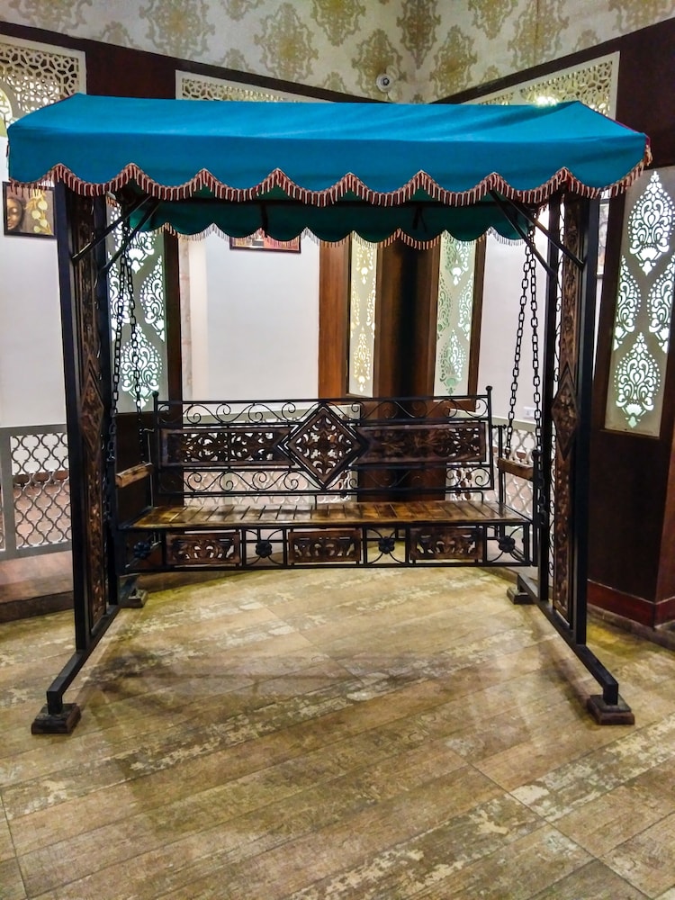 Dwivedi Hotels Sri Omkar Palace 31/37