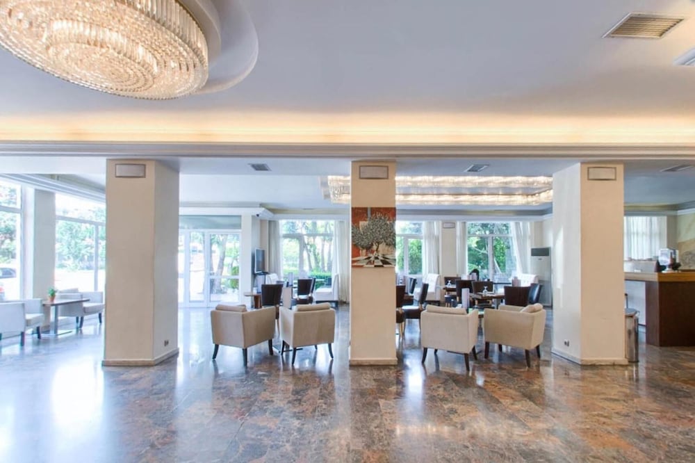 London Hotel 42/55