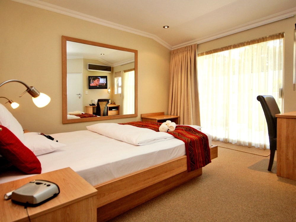 Hajos Lodge and Tours 12/50