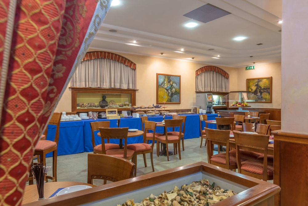 restaurant cafeteria