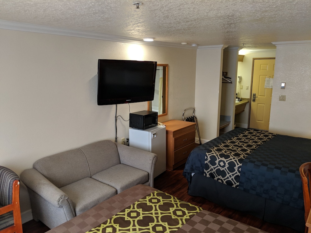 Budget Inn Corcoran Near Tulare CA 43 32/50