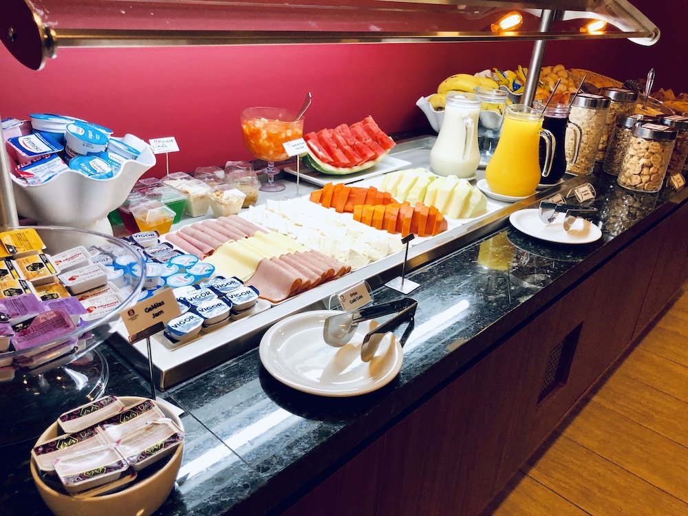 Lummina Hotel Mogi 18/50