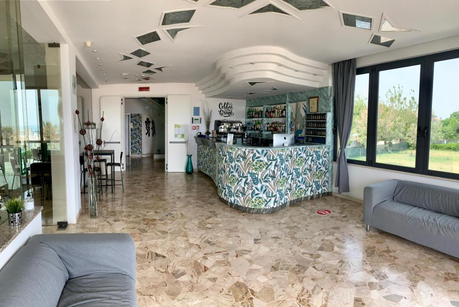 Hotel Tritone 8/50