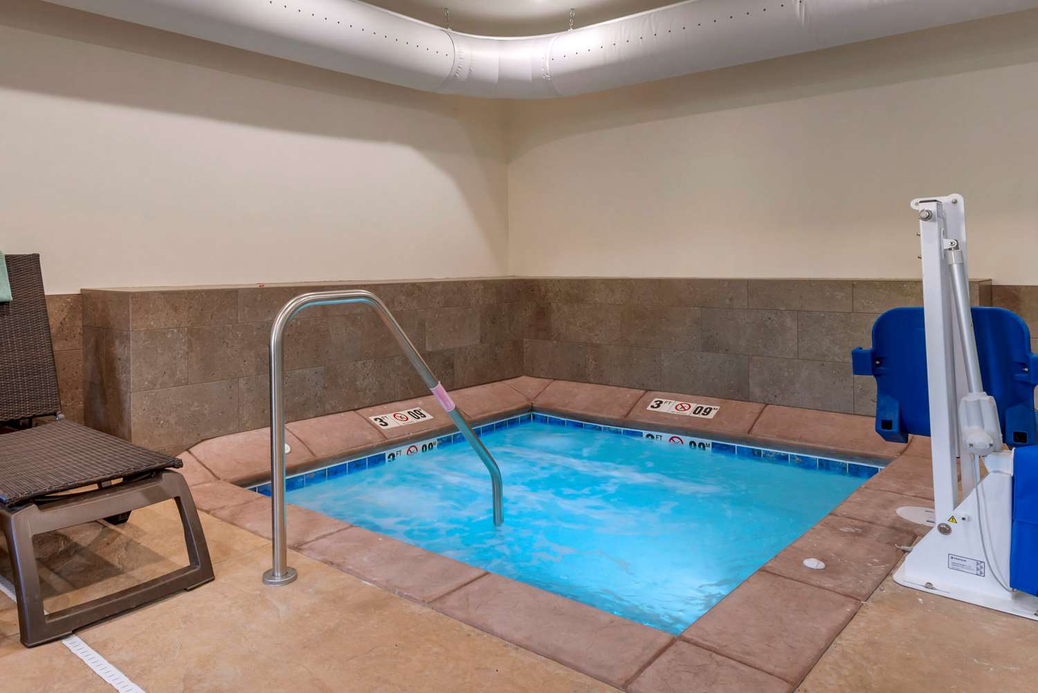 Comfort Inn & Suites Mankato, MN 10/30