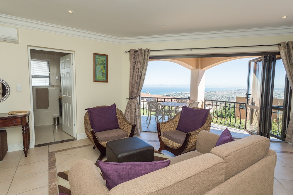 Blue Horizon Guest House 25/48