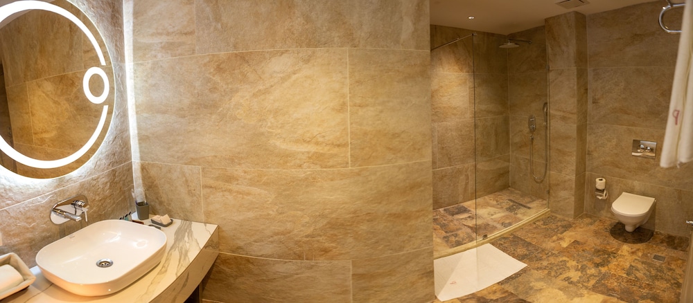 Parkway Inn Hotel Spa 58/62