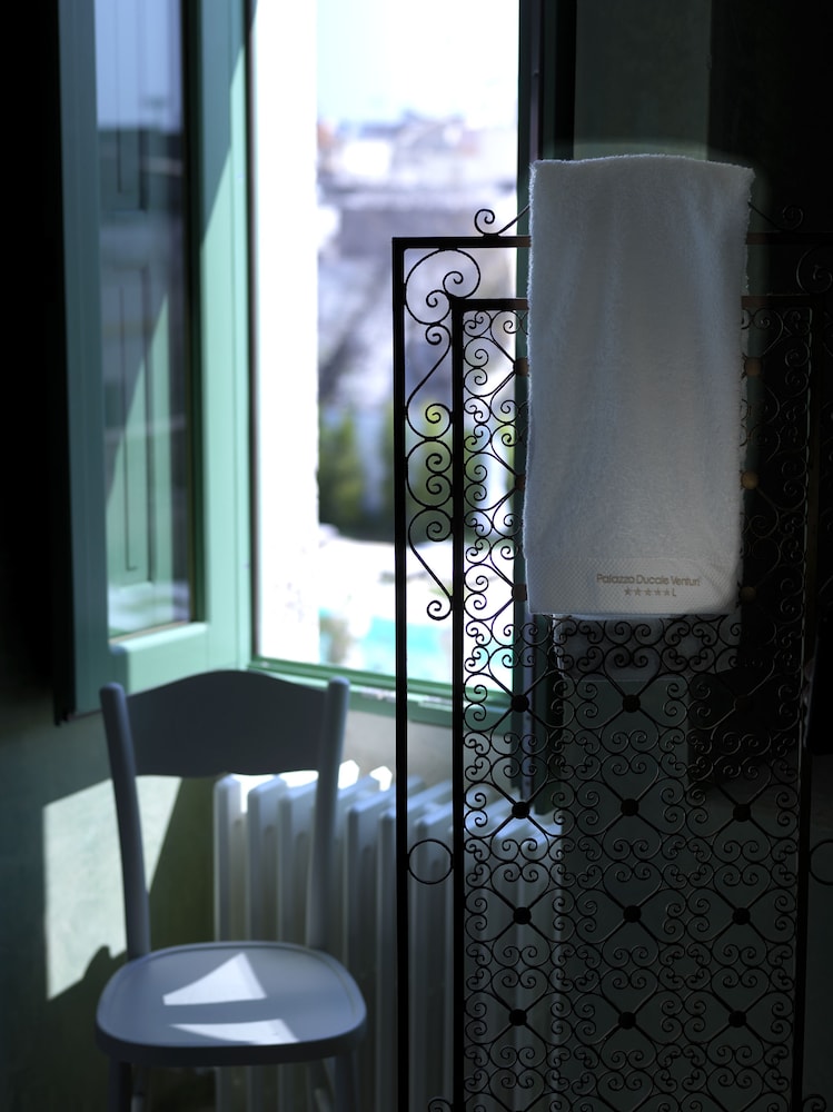 Palazzo Ducale Venturi Luxury Relais 33/72