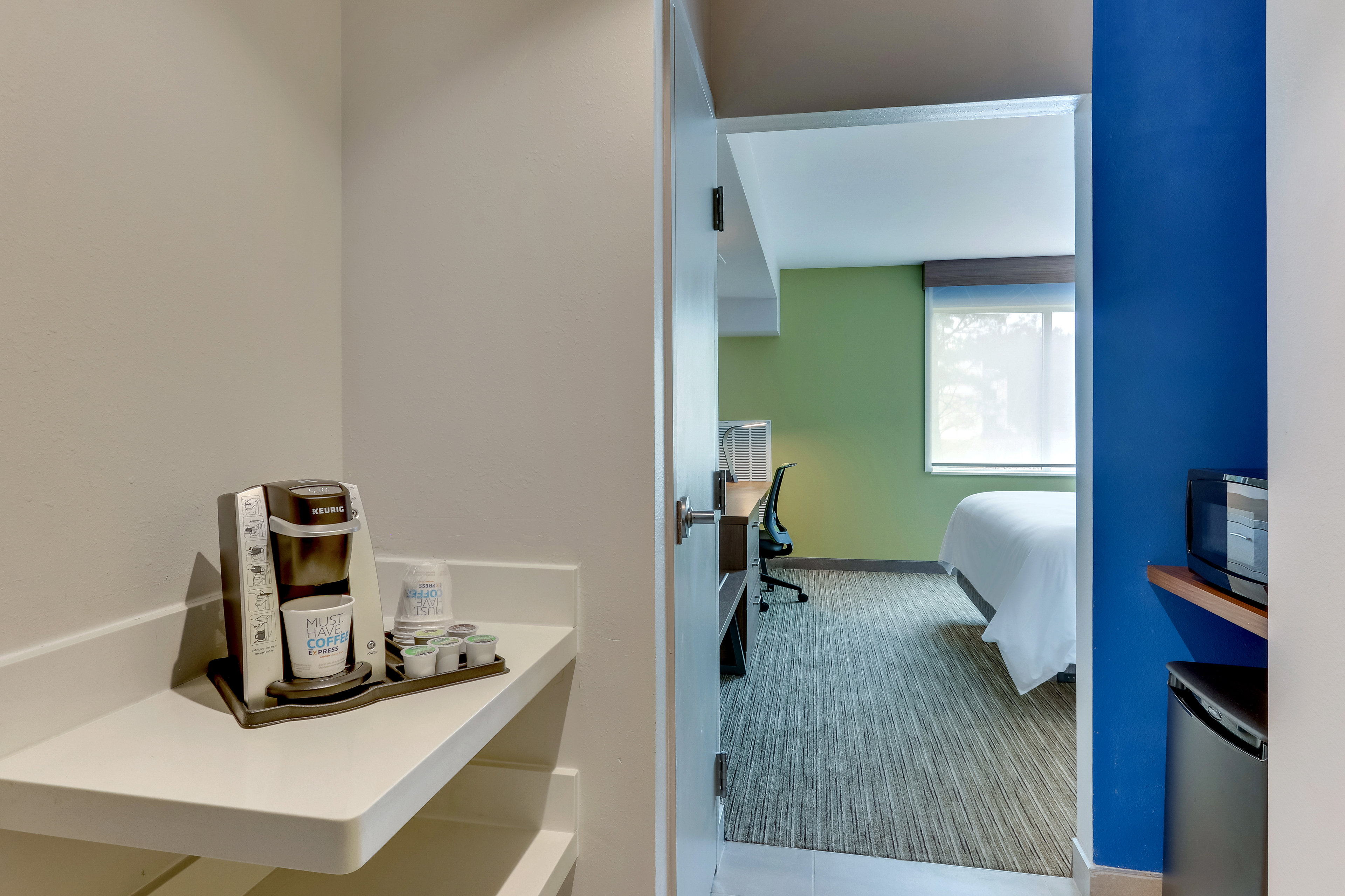 Holiday Inn Express and Suites Dawsonville 73/74
